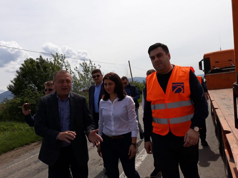 Sambata pe santier. Ministrul Transporturilor a mers sa vada stadiul lucrarilor pe DN 57