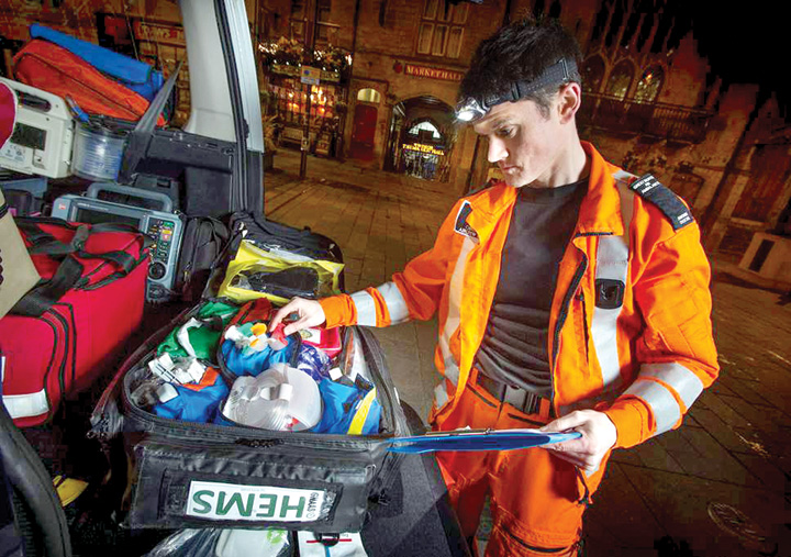 Operat pe inima, direct pe trotuar