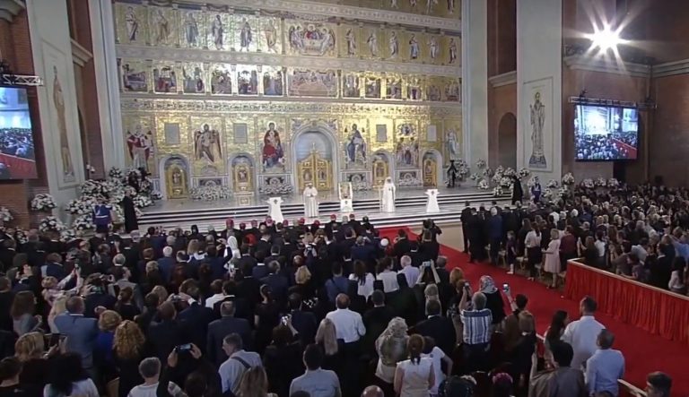 „Tatal nostru” a rasunat in Catedrala Neamului, la vizita Papei Francisc