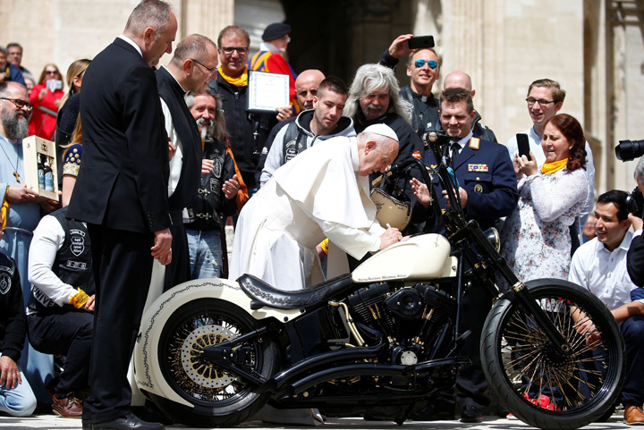 Papa Francisc, intre Harley Davidson si vinul de Cotnari