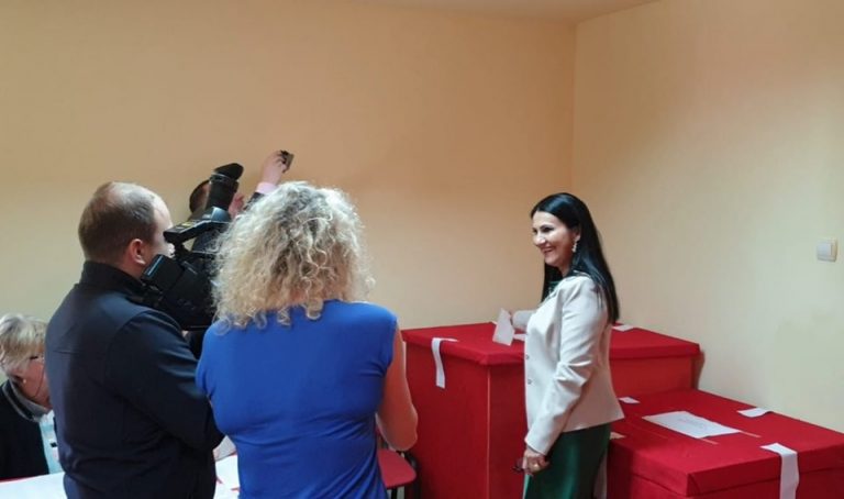 Sorina Pintea a votat „pentru demnitate si respect”