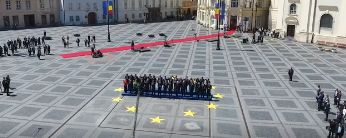 Summit. Liderii europeni, poza de familie si baie de multime in Piata Mare din Sibiu (VIDEO)