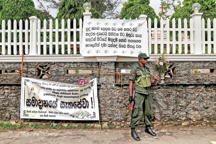 A soldier stands guard outside St. Sebastian Church, days after a string of suicide bomb attacks across the island on Easter Sunday, in Negombo - Ziarul National