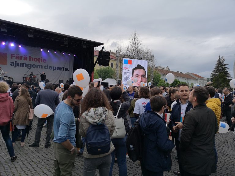 USR-PLUS, o alianță cu mușchi atrofiați