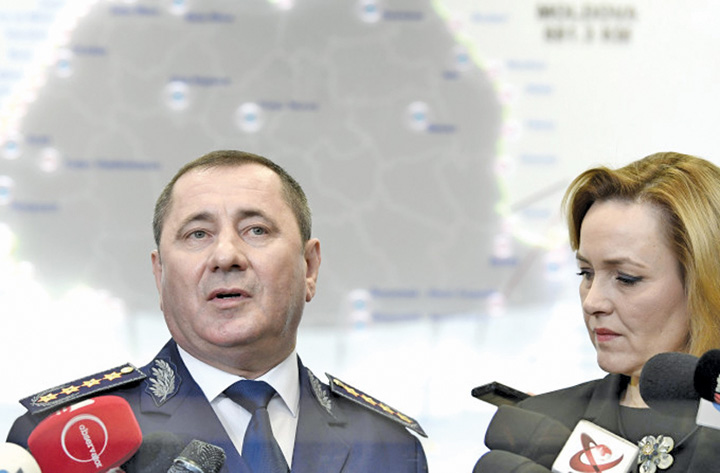 Fata si nepotul lui Buda, ofiteri peste noapte!