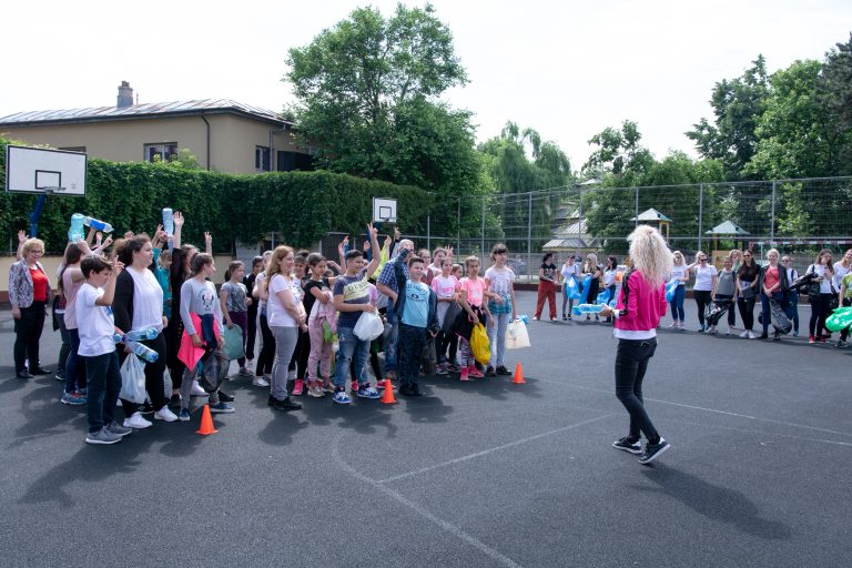 Zeci de saci cu deșeuri au fost colectați de Yves Rocher România din Pădurea Râioasa