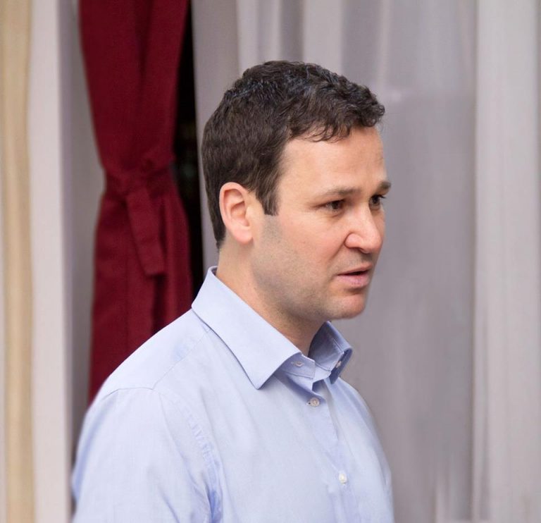Robert Negoiță: Primăriile sunt văduvite. Guvernul fură banii