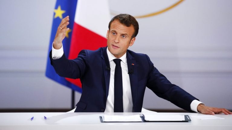 Macron a ieșit la vânătoare de susținători