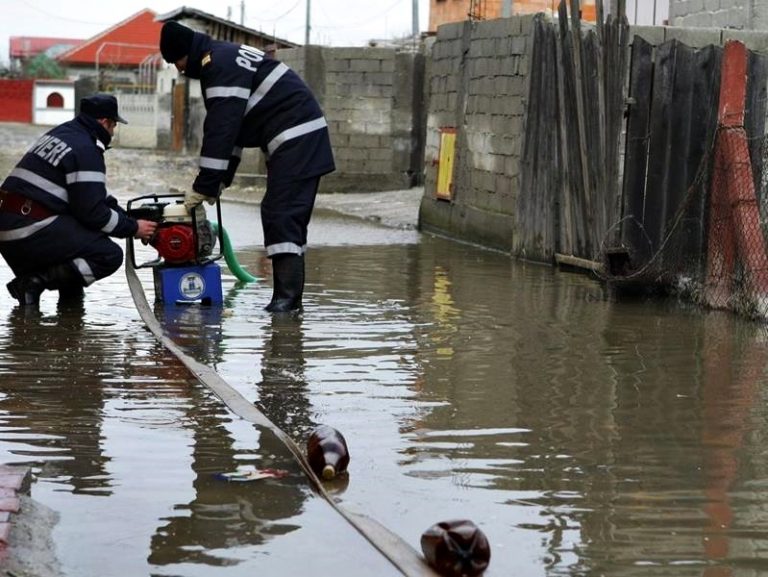 Vijeliile au făcut ravagii în ţară. Zeci de locuinţe au fost inundate