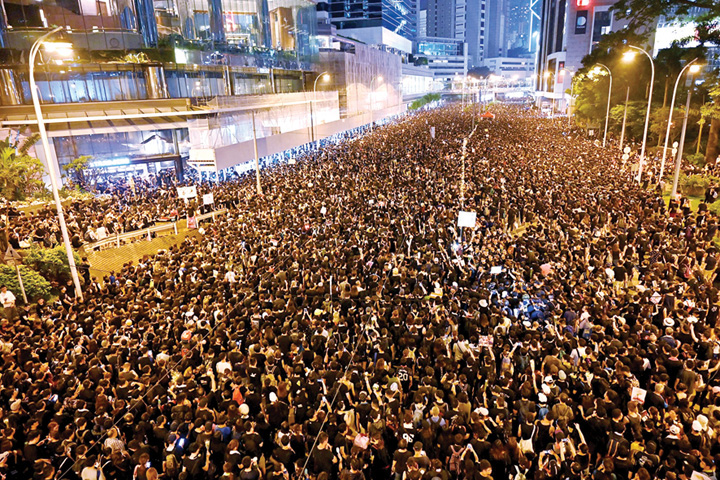 TOPSHOT-HONG KONG-CHINA-POLITICS-CRIME - Ziarul National