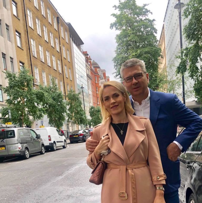 Firea, mesaj din hashtag-uri, de la Londra. In ziua CEx-ului PSD