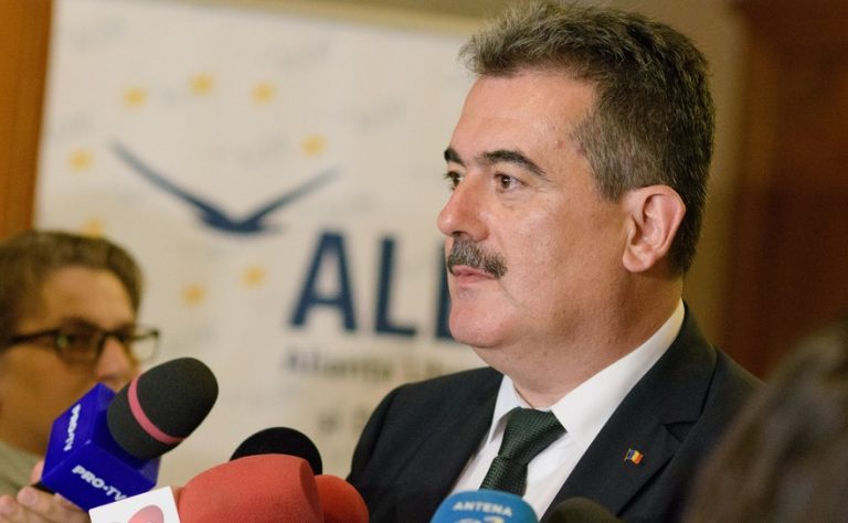 Reactie de la varful ALDE: Pentru a-si atinge scopul politic, Iohannis nu ezita sa isi critice tara