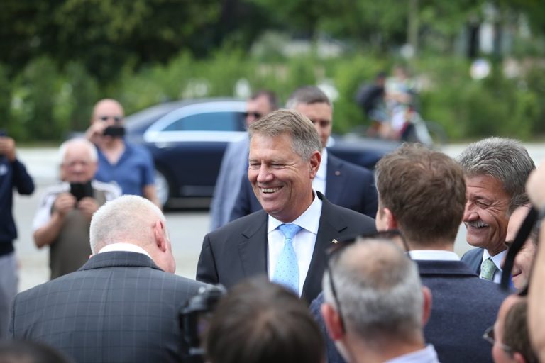 Iohannis rămâne în România