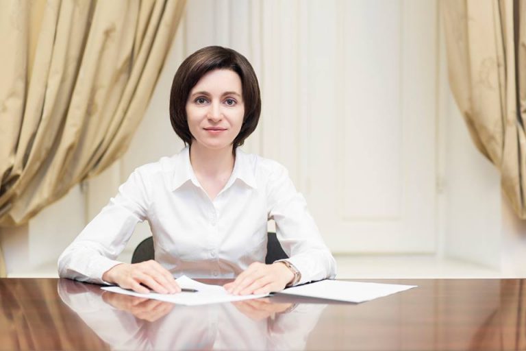Maia Sandu a anuntat prima ca a vorbit cu Iohannis si ca vine in Romania