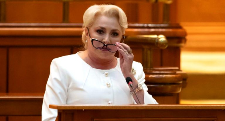 Viorica Dăncilă îi felicită pe tricolorii mici