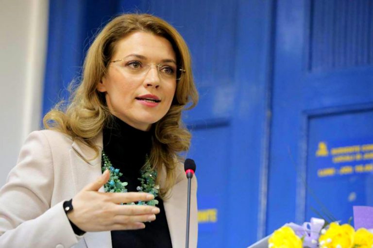Alina Gorghiu, experiență jenantă: „Cum să te descurci 4 zile doar cu hainele de pe tine?”