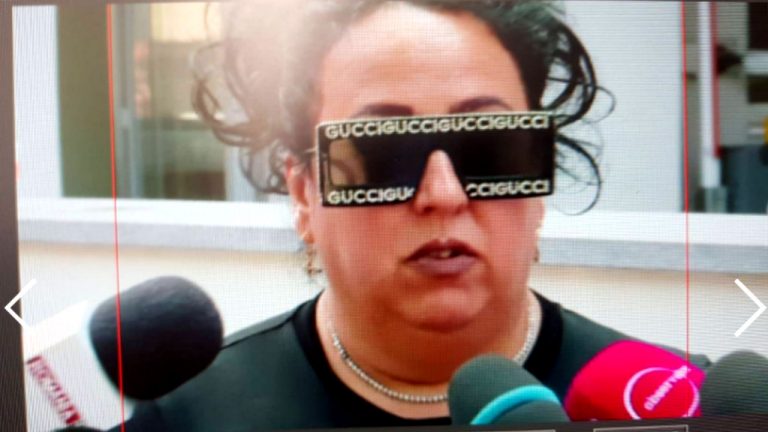 Ochelarii avocatei lui Mazăre, obiect de bășcăliei pentru Muzeul Kitsch-ului