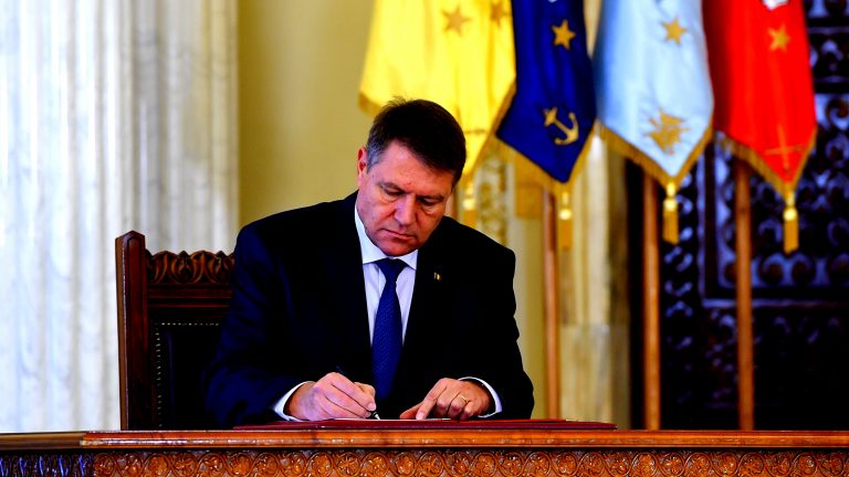 Noii miniștri ai lui Dăncilă au jurat și au parafat sub oblăduirea lui Iohannis (VIDEO)