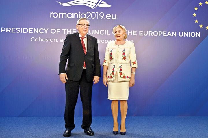 Viorica-Dăncilă-welcomes-the-European-Commission-President-Jean-Claude-Juncker - Ziarul National