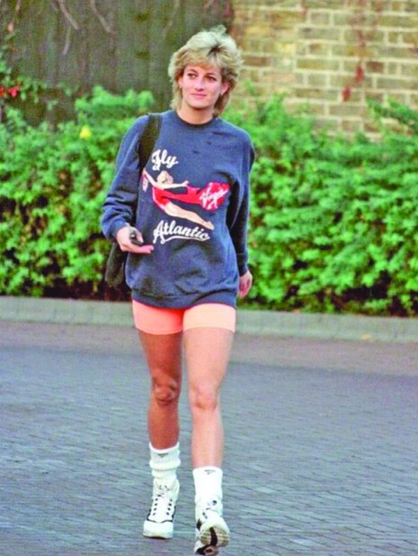 50.000 de dolari pentru o bluză purtată de prinţesa Diana