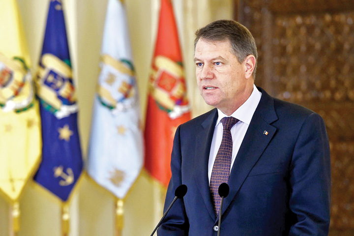 Iohannis s-ar lua și cu Mircea Badea pentru o poală de voturi