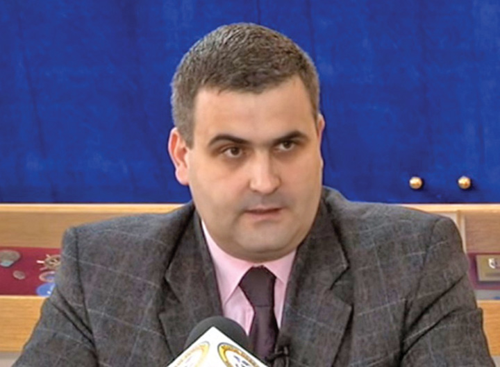 Leș a deschis prea devreme șampania!