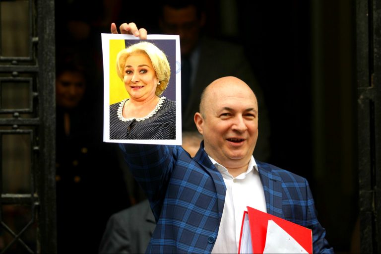 Codrin Ștefănescu: „Mănăstire într-un picior, ghici cine rămâne în cursă?” Viorica!