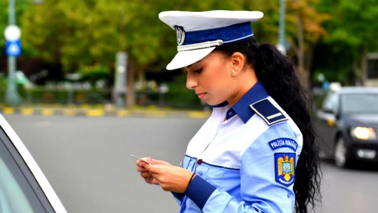 O polițistă, ATAC în versuri la adresa sistemului: Hai, deșteaptă-te, române; Că ne fură ăștia țara!”