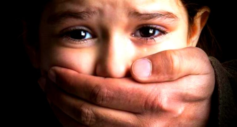 Nenorocirile NU SE OPRESC: Un bărbat a încercat să răpească o fetiță de 7 ani