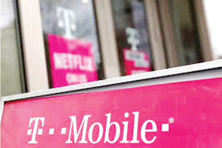 Telekom concediază în România şi face miliarde în SUA