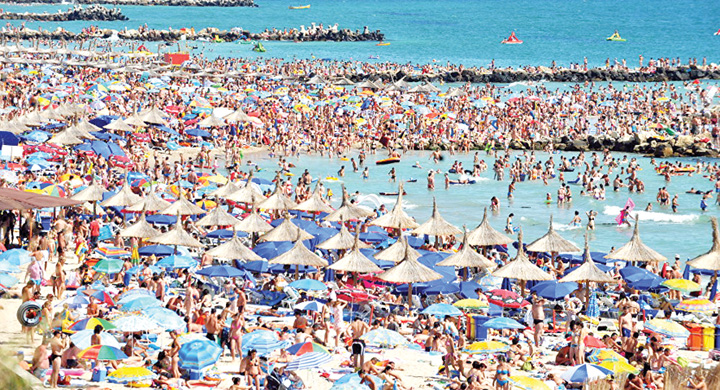 Val uriaş de turişti pe litoral