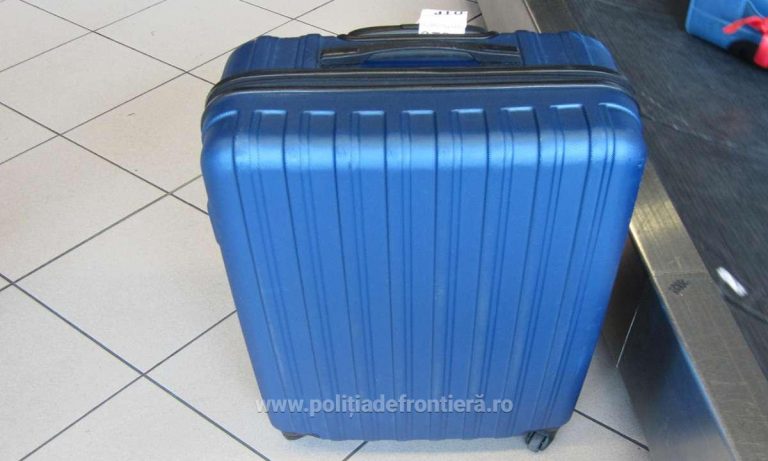 Român reţinut pe Otopeni din cauza unui bagaj
