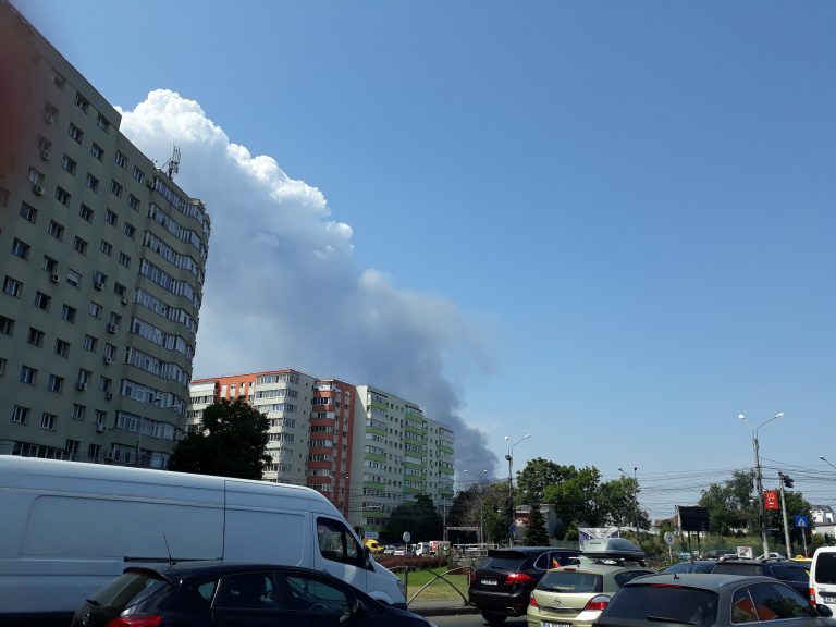 UPDATE Incendiu puternic in Capitala. Nor urias de fum. Recomandarile IGSU