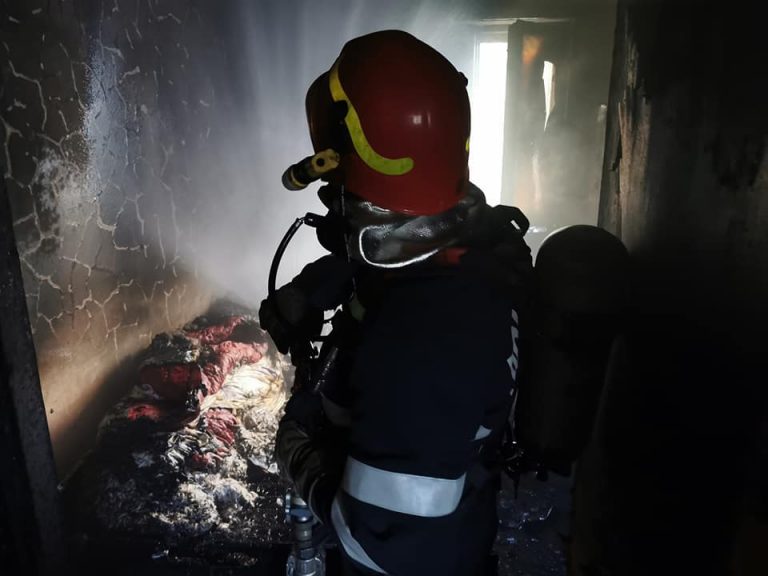 Ce s-a întâmplat după ce locuința unui bătrân a luat foc