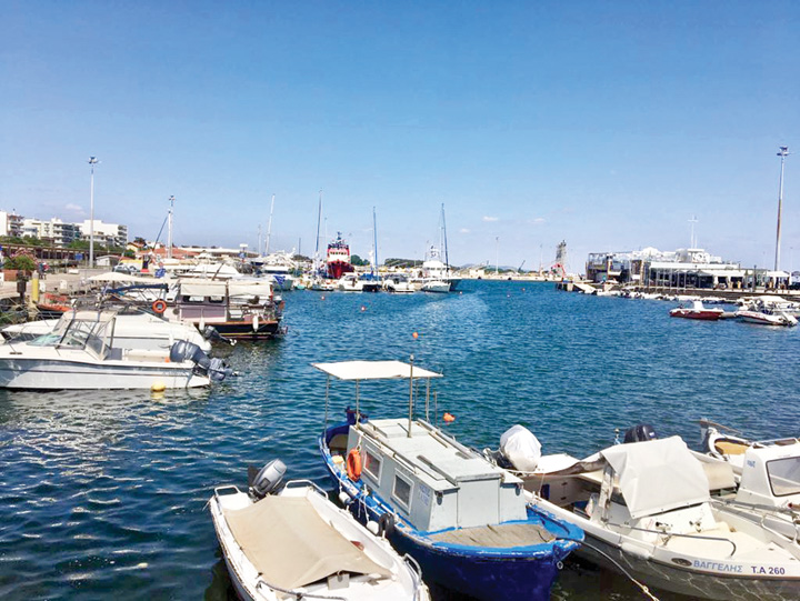 Turiști români, captivi pe o insulă grecească