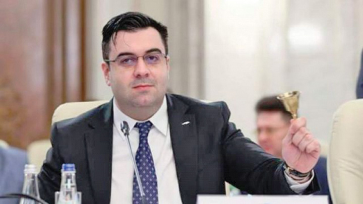 Cuc taie în carne vie la TAROM!