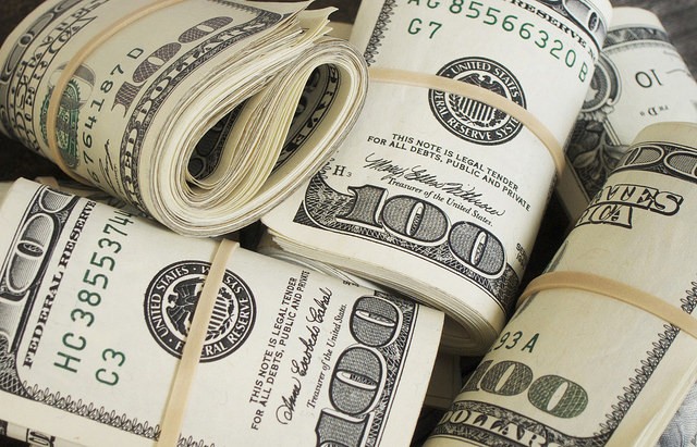Bunăstarea capitalismului: salariul unui CEO a crescut cu 1000% în ultimii ani!