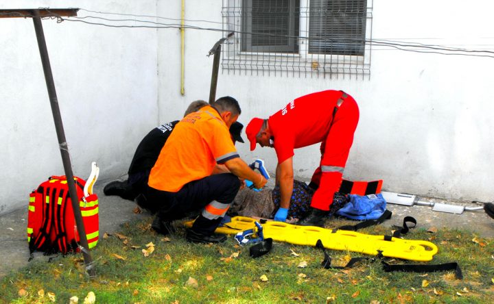 o fata ca cazut de la etajul 8 - Ziarul National