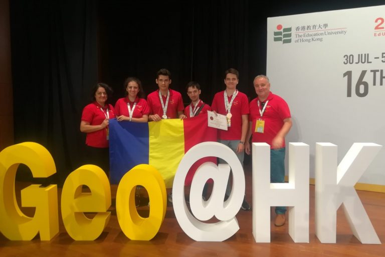 Încă patru medalii aduse în România de elevii olimpici