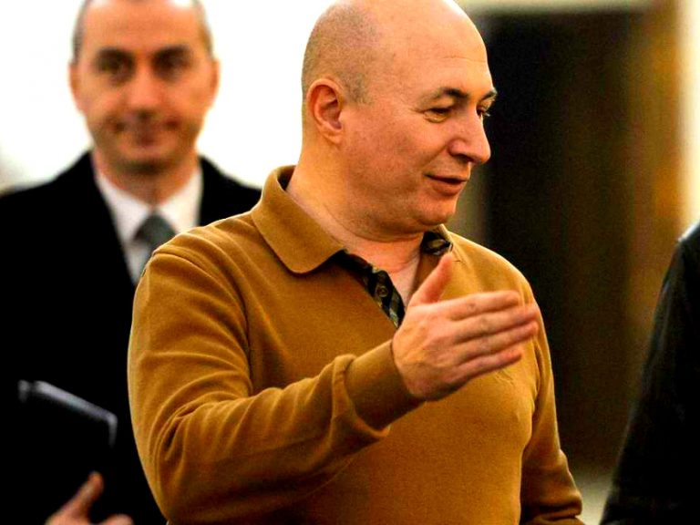 Codrin Ştefănescu: Iohannis se plimbă pe bani mulți și inutil