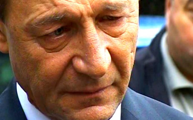 Băsescu a început să PLÂNGĂ în public: „poate era în viață”. „Împăcați-vă cu realitatea!”