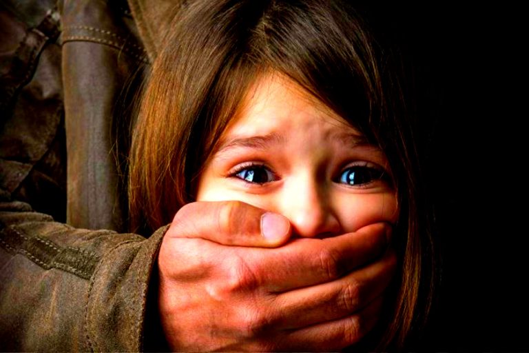 Violurile se țin lanț în Țara lui Papură Vodă. Virusul pedofiliei a atins Clujul