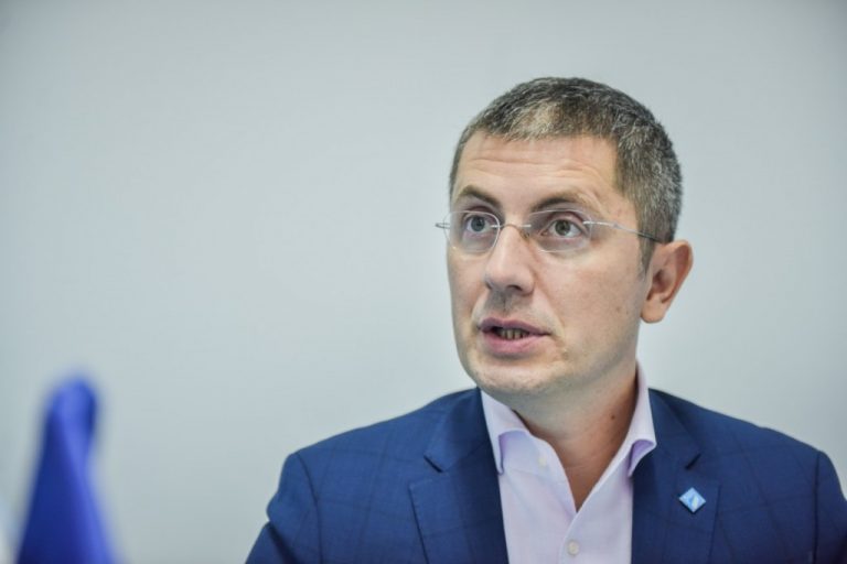 Ăștia suntem, cu ăștia votăm