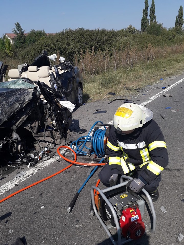 Accident mortal în Arad. Maşină făcută praf