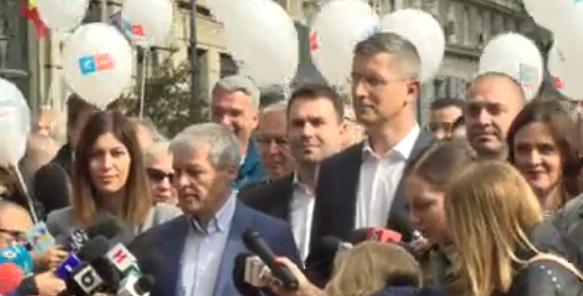 Barna şi-a depus candidatura la prezidenţiale. Cioloş i-a fost alături la BEC