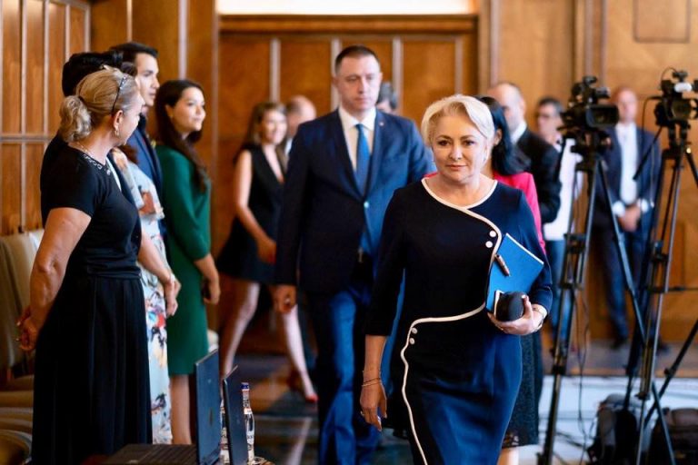 Dăncilă merge săptămâna viitoare cu Guvernul în Parlament. Restructurare ori remaniere?