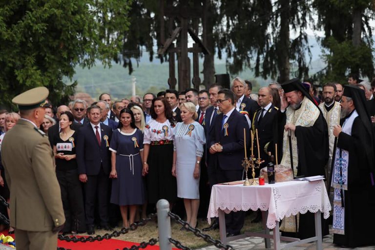 Dăncilă, cu alaiul de miniştri la Ţebea: Să ne amintim de eroii atemporali ai României