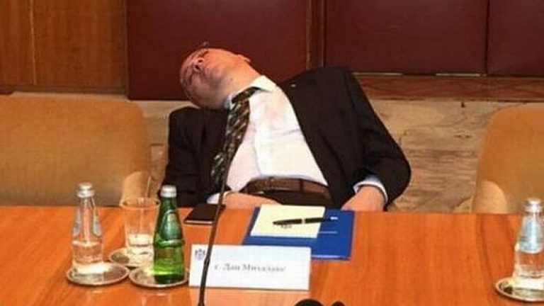 Iohannis, lucrat de Mihalache!