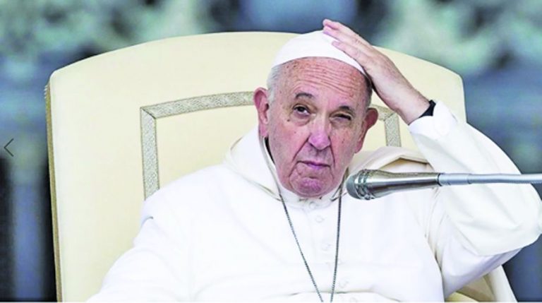 Suveranul Pontif, blocat în lift la Vatican
