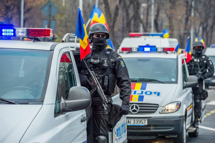 Pistoale-cadou de la minister, pentru polițiștii competenți